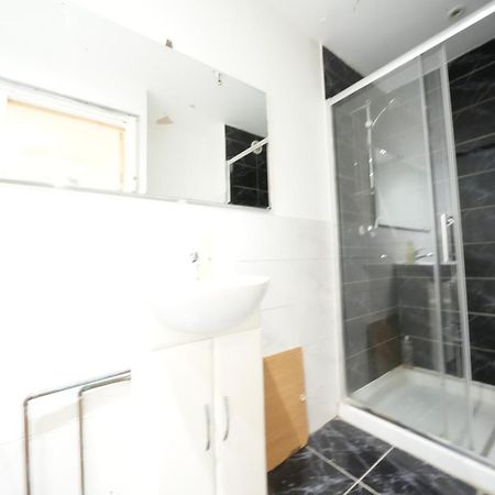 Airport Comfy Stay Harmondsworth Bagian luar foto