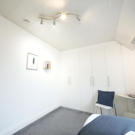 Airport Comfy Stay Harmondsworth Bagian luar foto