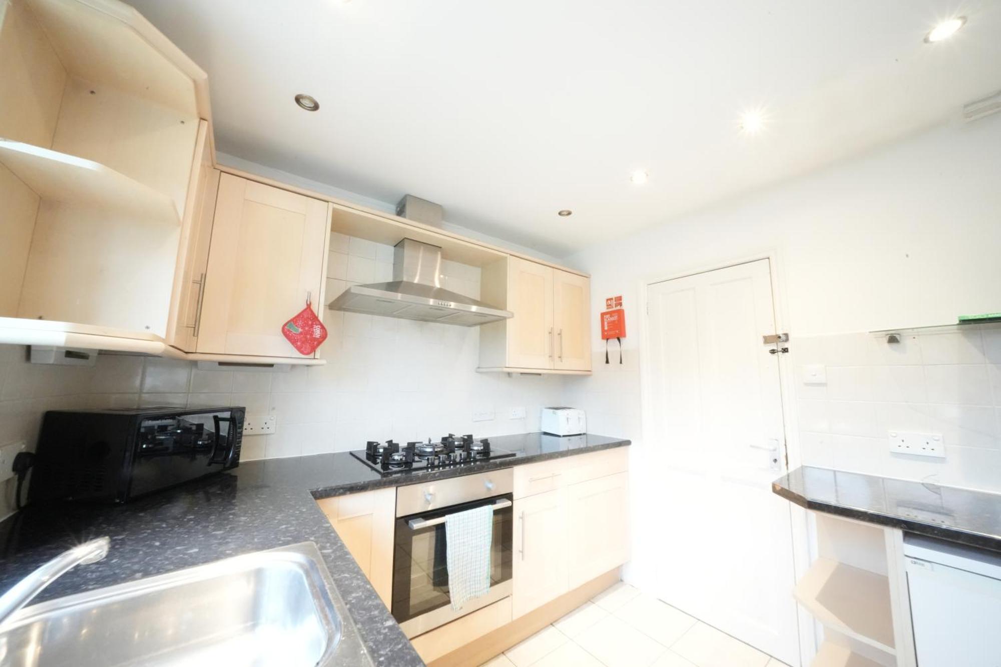Airport Comfy Stay Harmondsworth Bagian luar foto