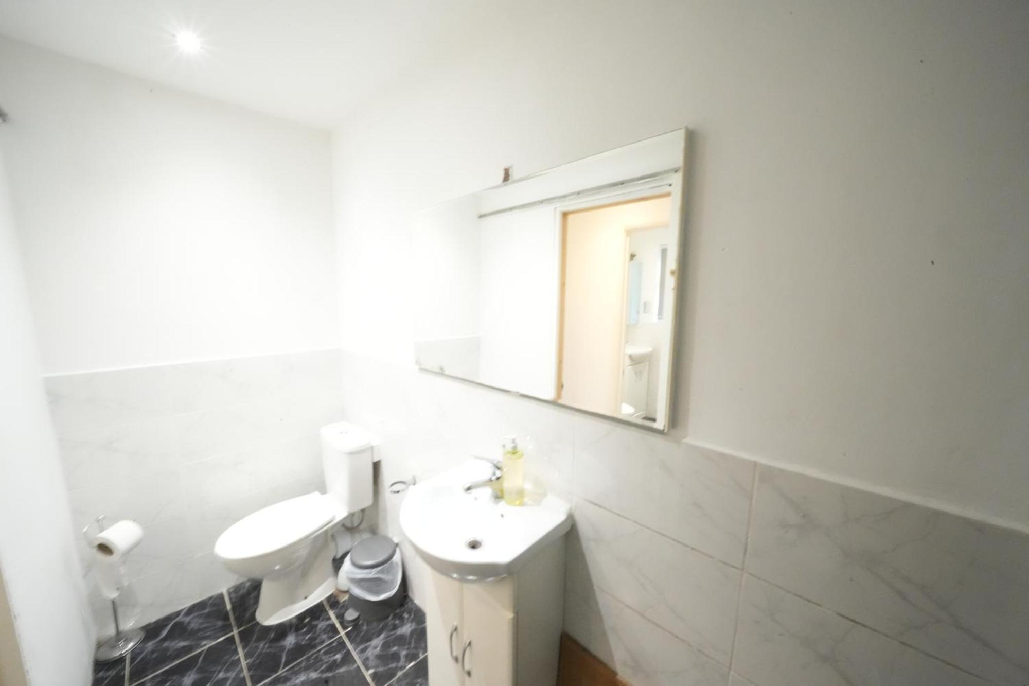 Airport Comfy Stay Harmondsworth Bagian luar foto