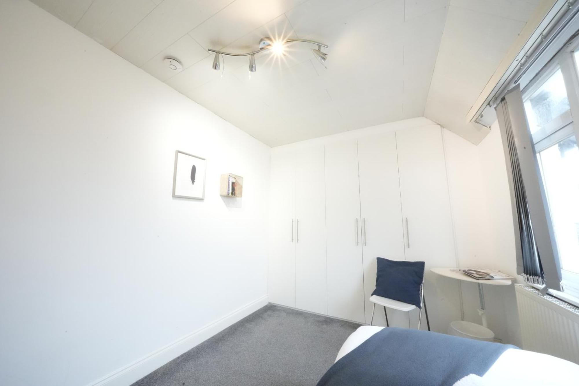 Airport Comfy Stay Harmondsworth Bagian luar foto