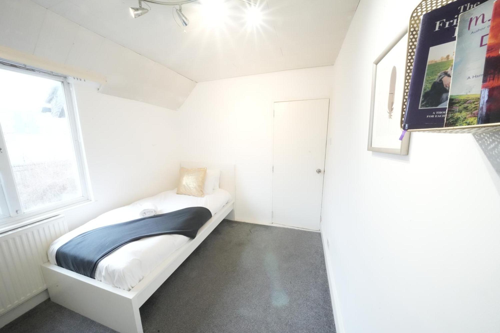Airport Comfy Stay Harmondsworth Bagian luar foto