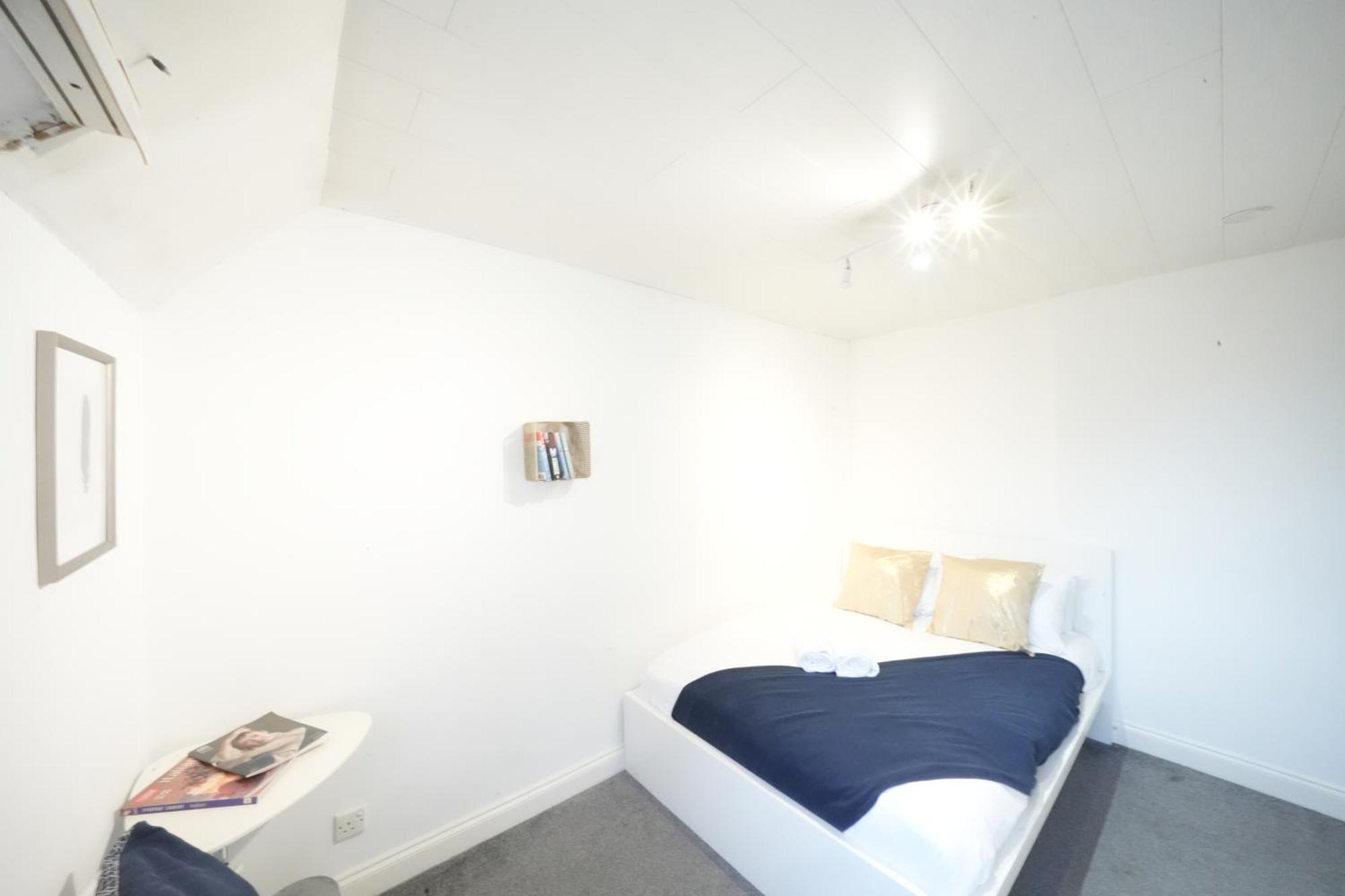 Airport Comfy Stay Harmondsworth Bagian luar foto