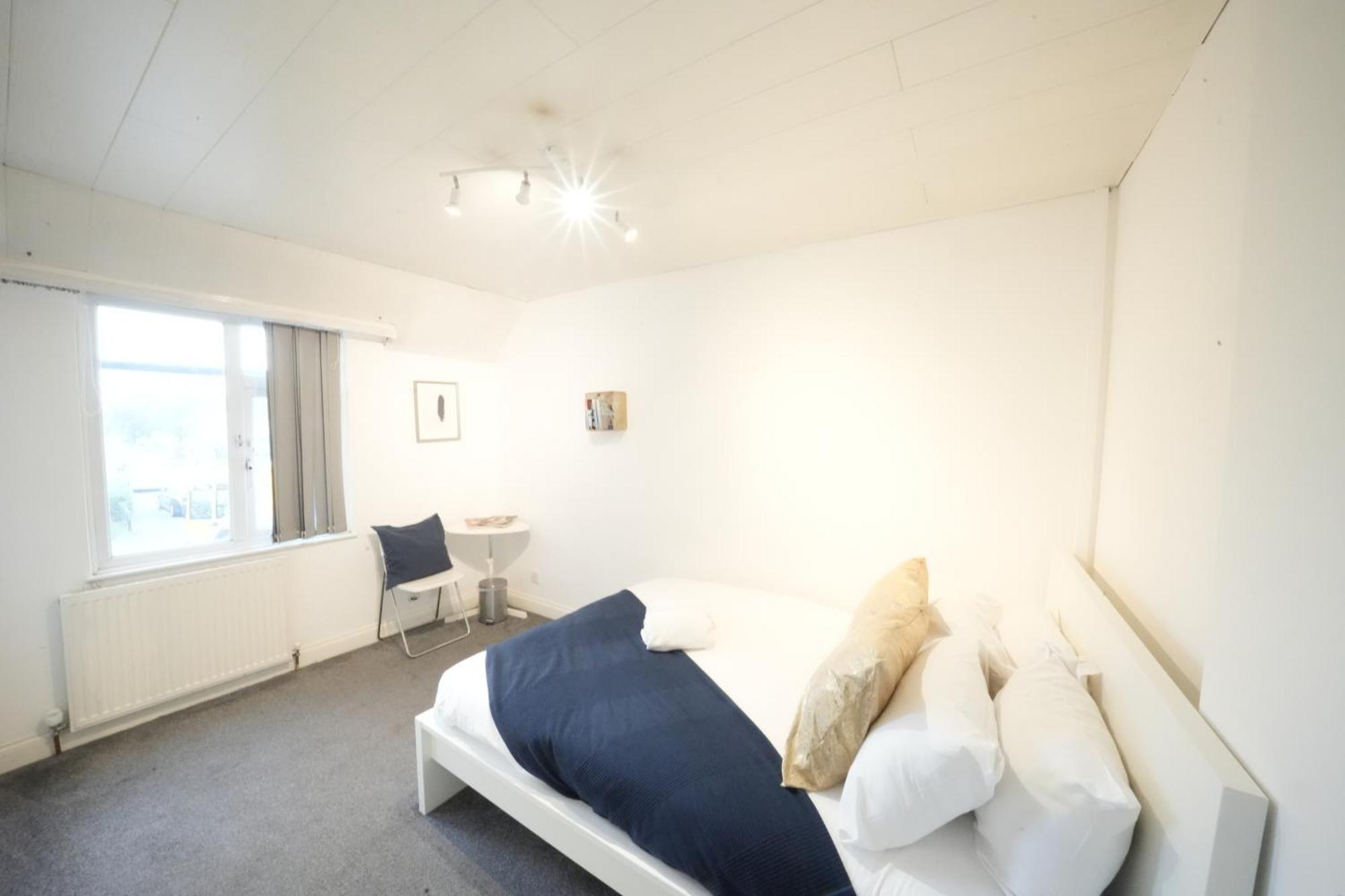 Airport Comfy Stay Harmondsworth Bagian luar foto