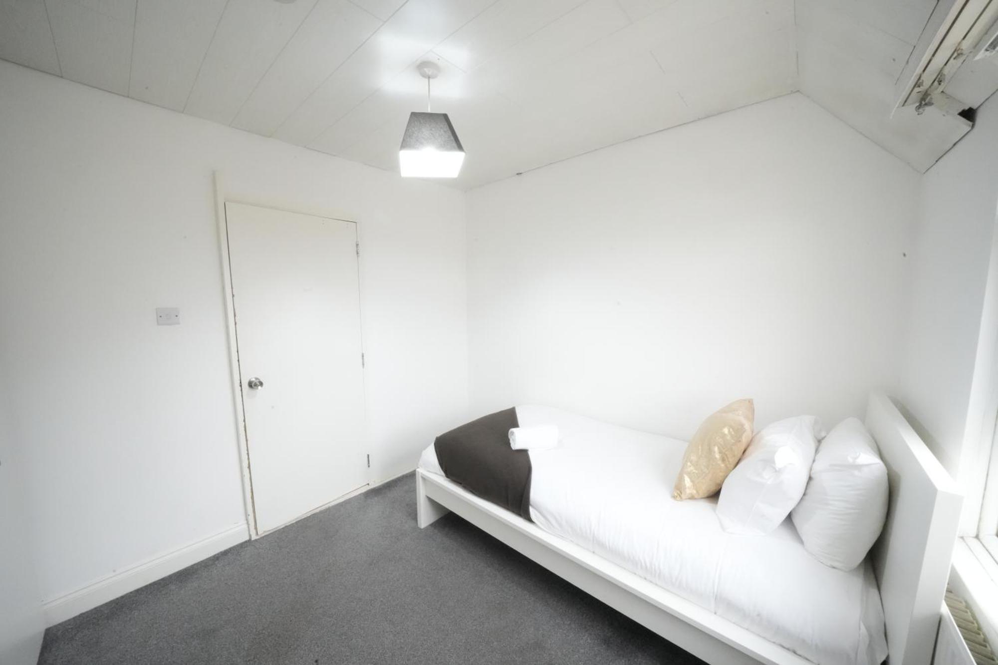 Airport Comfy Stay Harmondsworth Bagian luar foto
