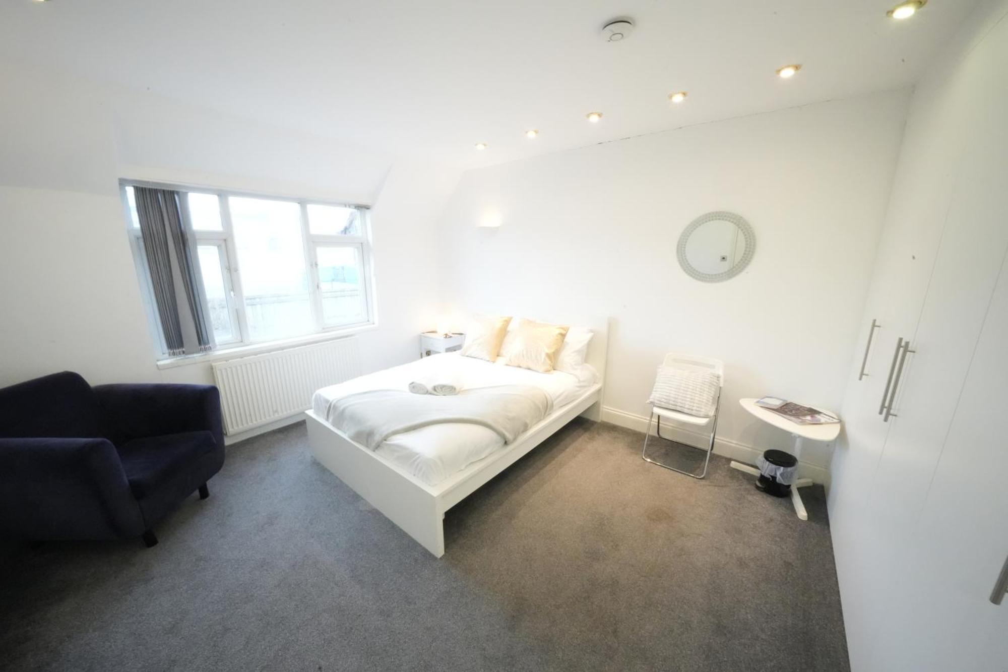 Airport Comfy Stay Harmondsworth Bagian luar foto