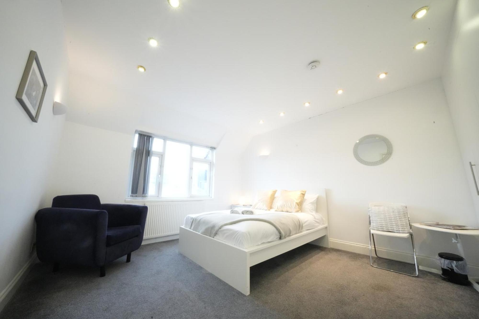 Airport Comfy Stay Harmondsworth Bagian luar foto
