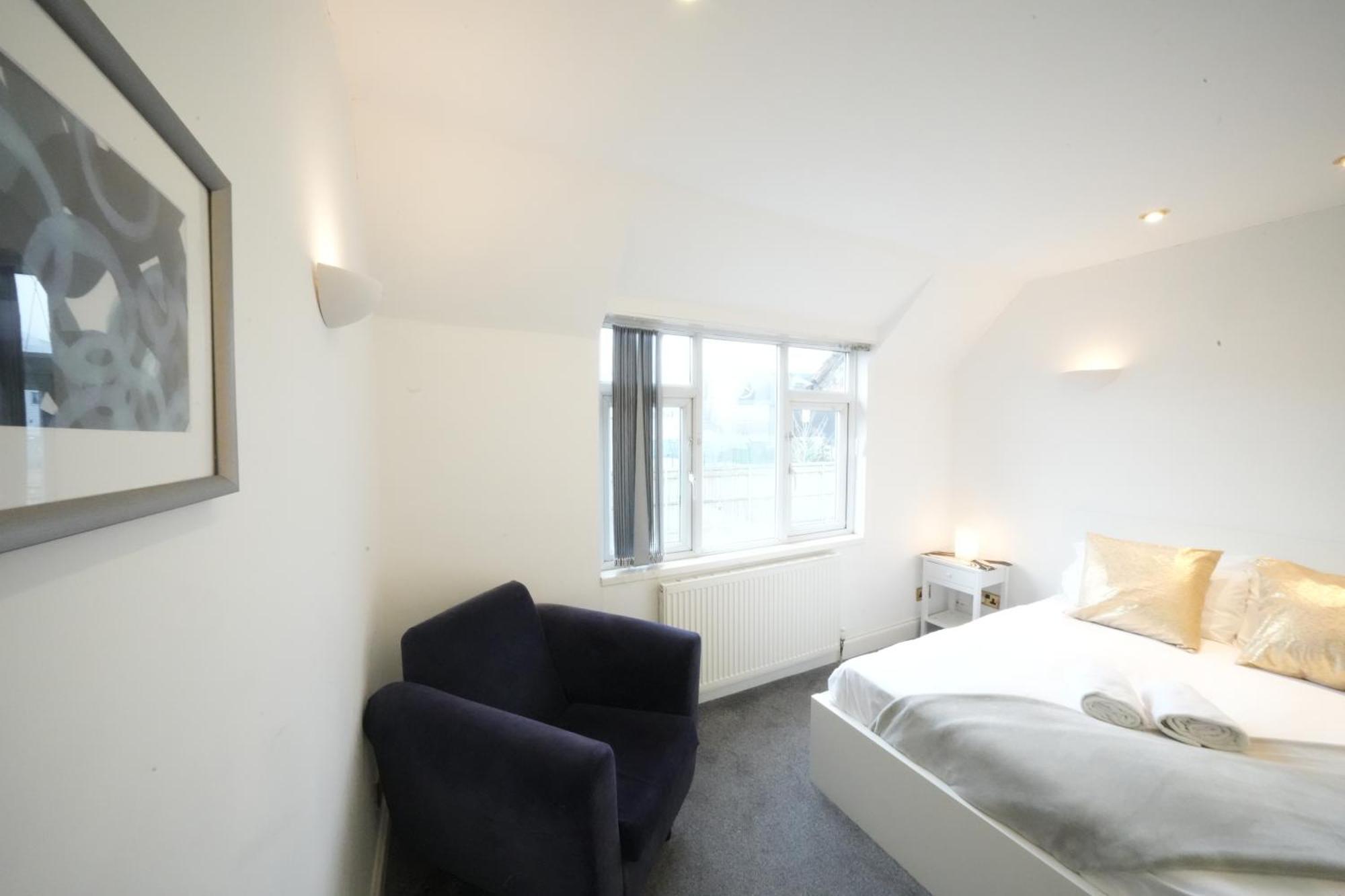 Airport Comfy Stay Harmondsworth Bagian luar foto