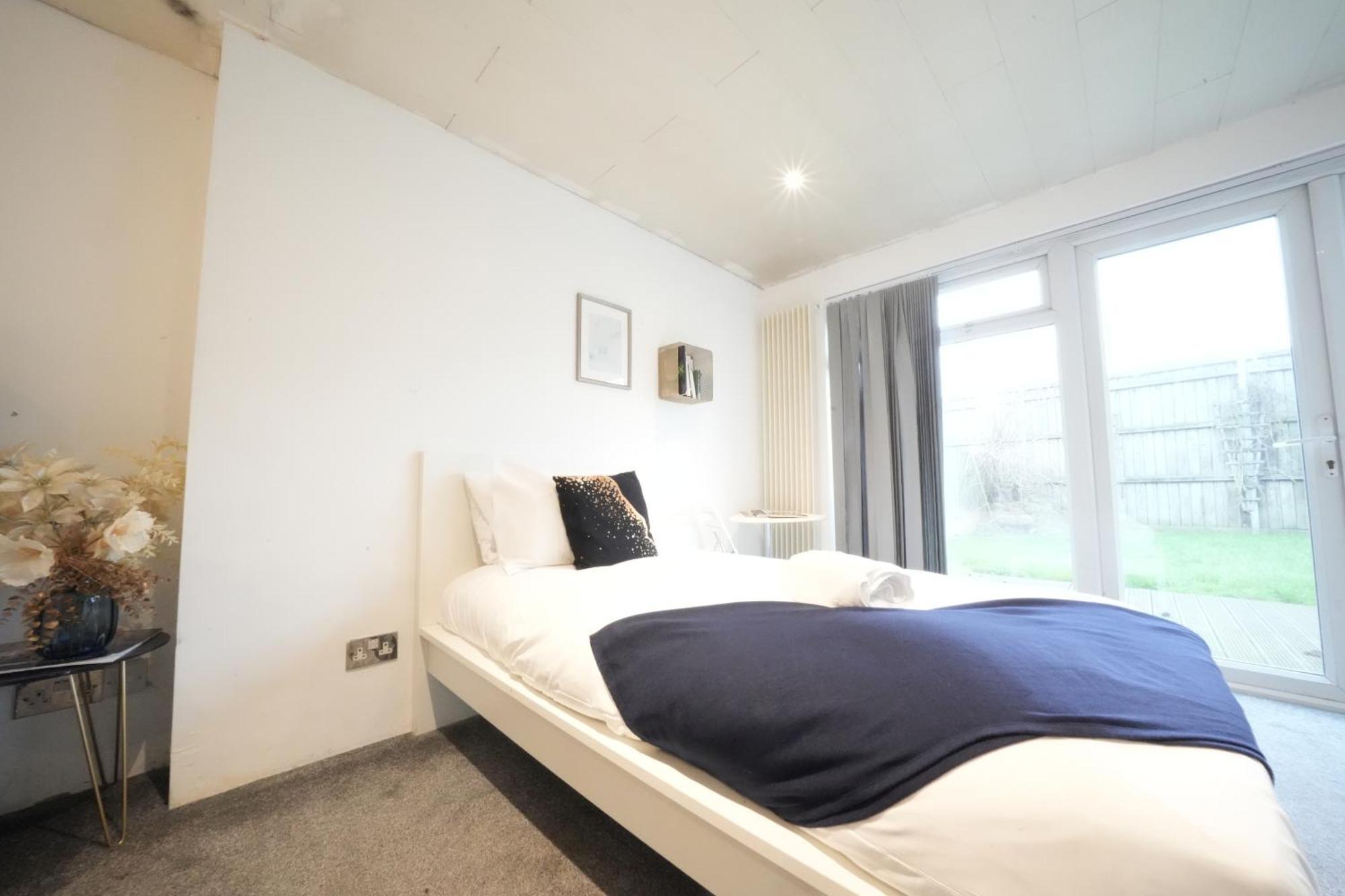 Airport Comfy Stay Harmondsworth Bagian luar foto