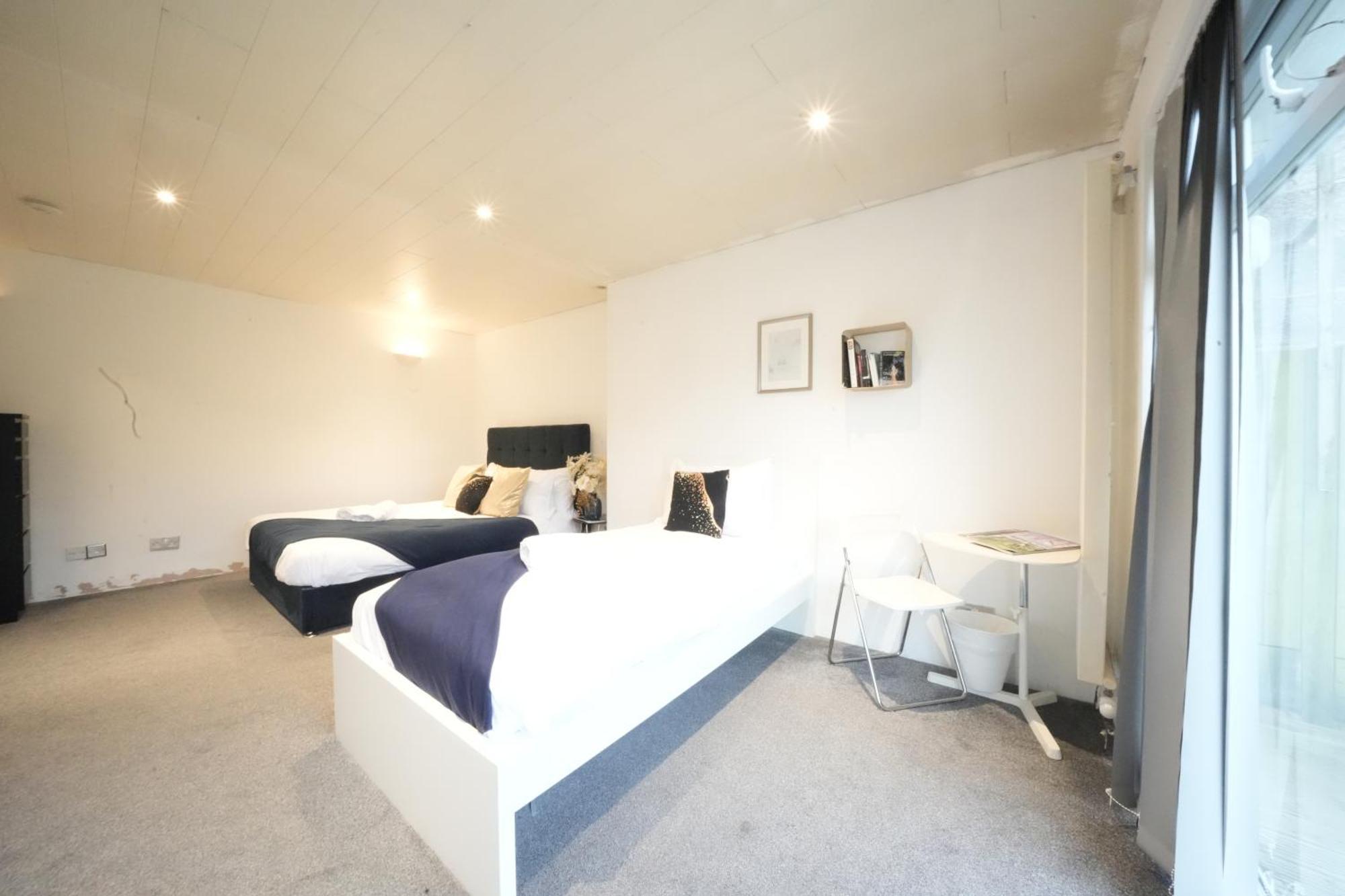 Airport Comfy Stay Harmondsworth Bagian luar foto