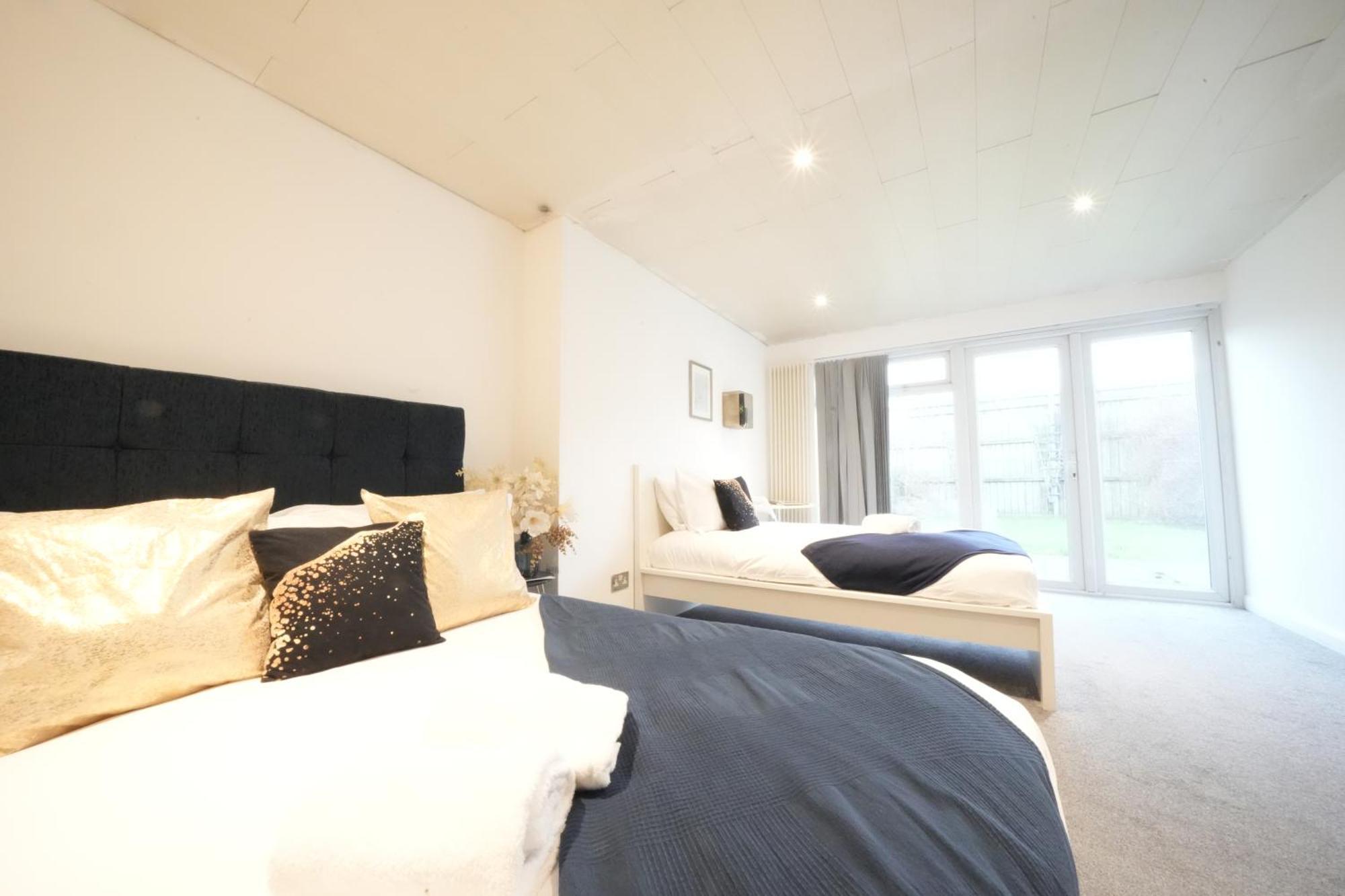 Airport Comfy Stay Harmondsworth Bagian luar foto