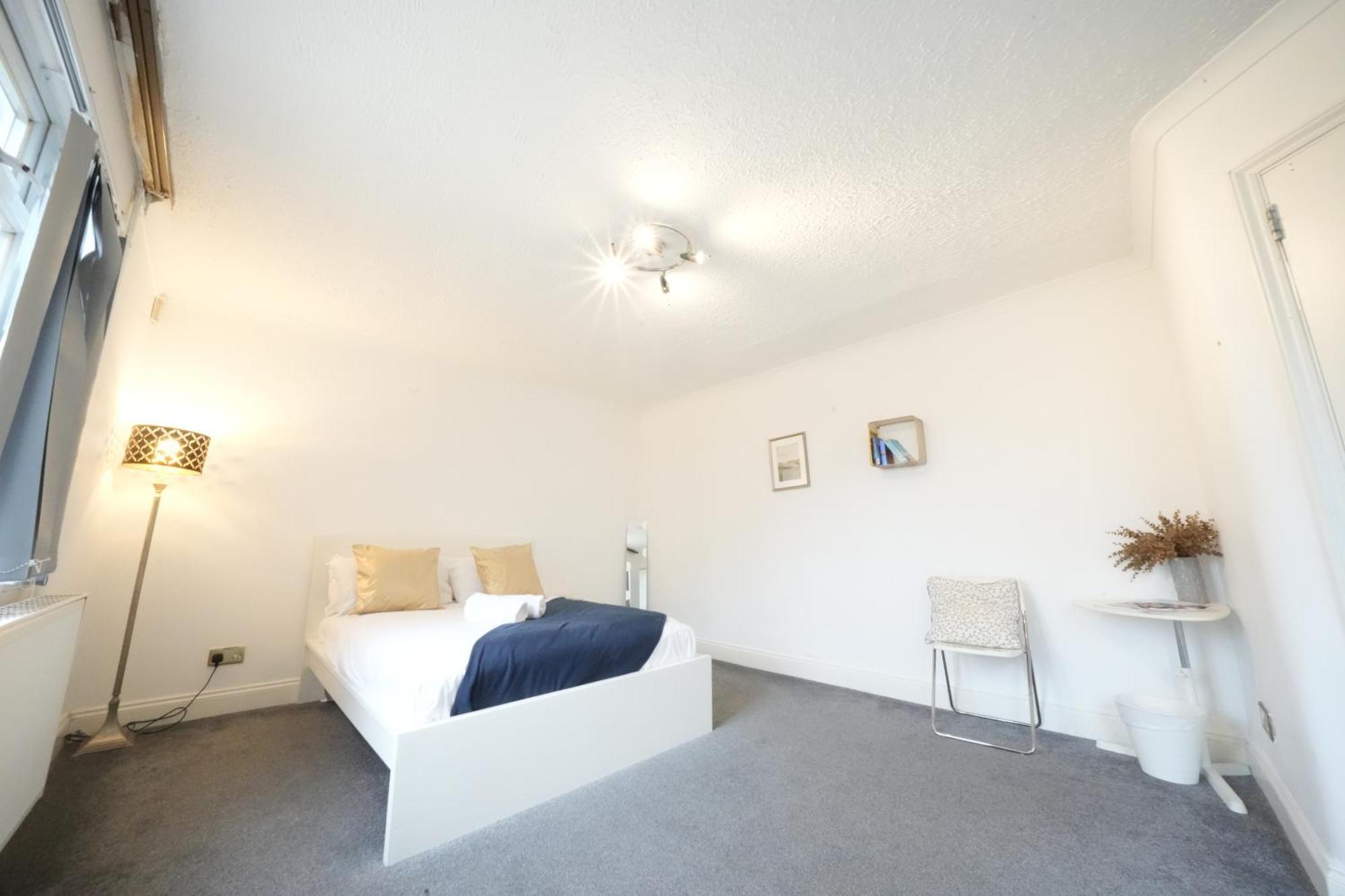 Airport Comfy Stay Harmondsworth Bagian luar foto