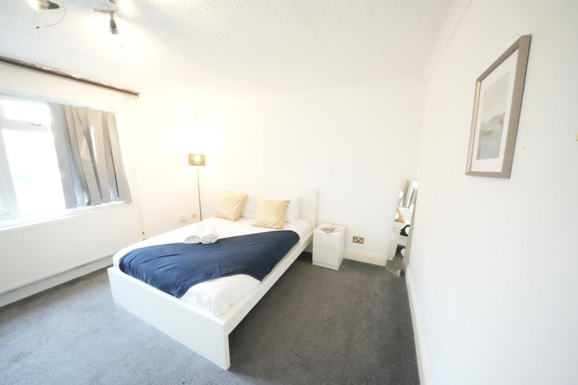 Airport Comfy Stay Harmondsworth Bagian luar foto