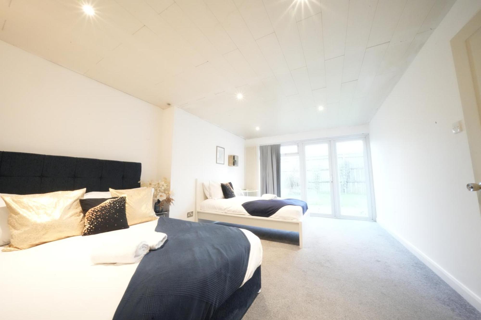 Airport Comfy Stay Harmondsworth Bagian luar foto
