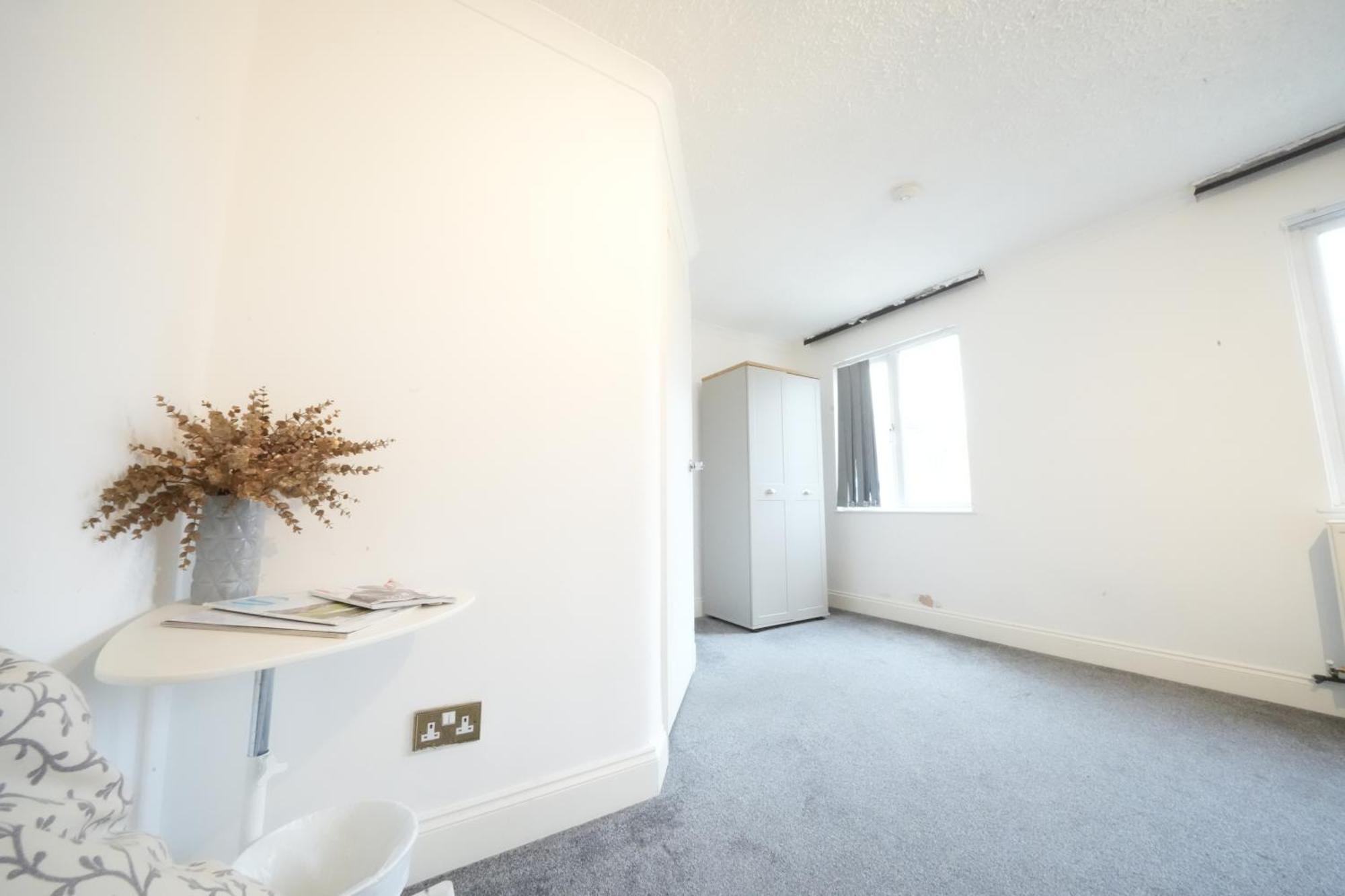 Airport Comfy Stay Harmondsworth Bagian luar foto